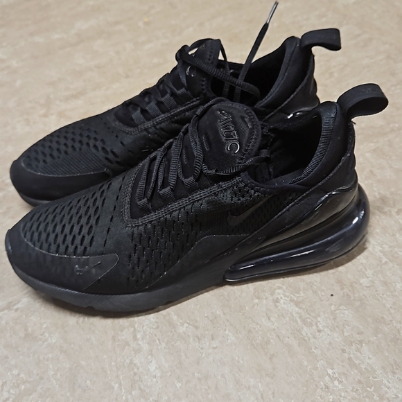 Nike Shoes - Nike AirMax 270